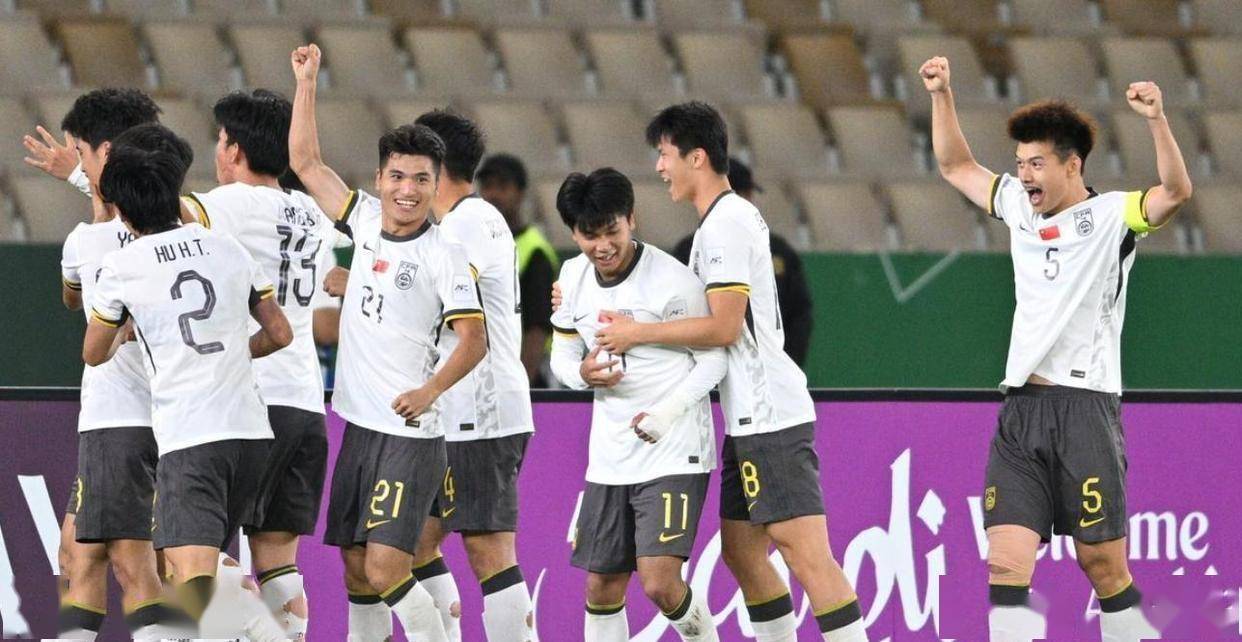 国足3消息，央视报道U23亚洲杯，李昊被欧冠门神要签名，决赛裁判诞生